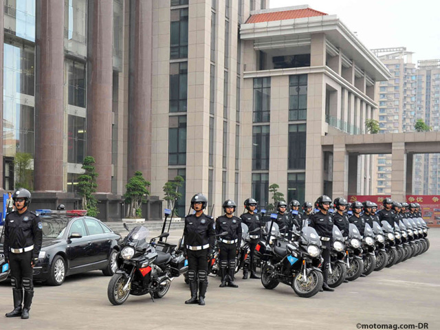 La police chinoise en moto Mana