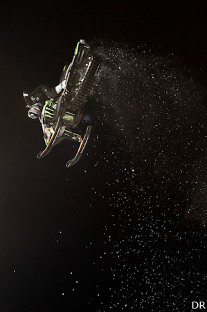 X Games 2012 : premier front flip en moto neige (...)