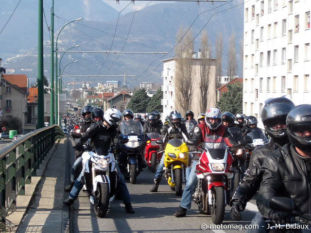 Manif moto 24 mars Grenoble : 1000 motards manifestent (...)