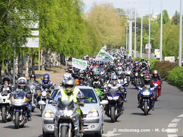 Manifestation FFMC 72 : 800 motards devant la préfecture (...)