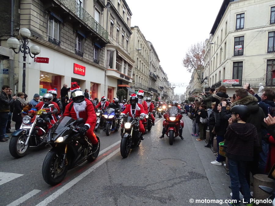 300 Pères Noël motards font des cadeaux aux Restos du (...)