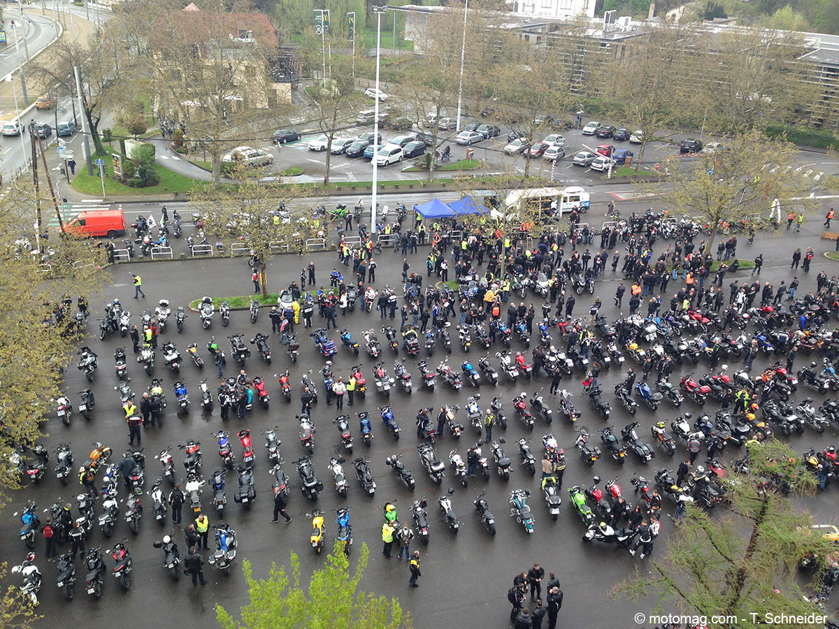 2 500 motards devant les institutions européennes de (...)