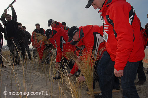 Le Touquet : pilotes et VIP plantent la dune