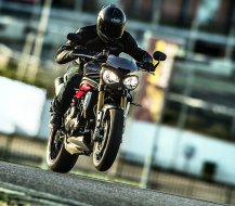 Triumph Speed Triple 2016 : des changements en (...)