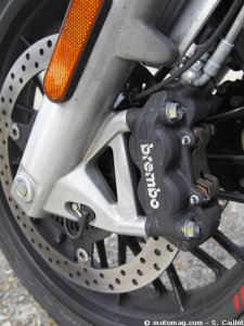 Moto Guzzi Calif’ Custom : freinage
