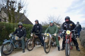 Blog : la balade de motos anciennes Paris-Bourges vue (...)