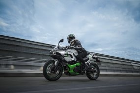 Kawasaki dévoile sa moto hybride : la Ninja 7 (...)