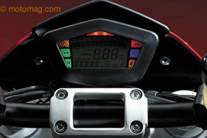 Ducati 1100 Hypermotard : à bord