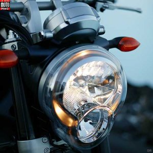 Yamaha 1700 MT-01 : drôle de phare
