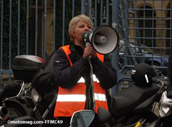 Manif FFMC à Angers : mégaphone pédago