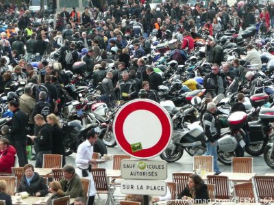 Manif à Strasbourg (67) : 400 motos place Kleber !