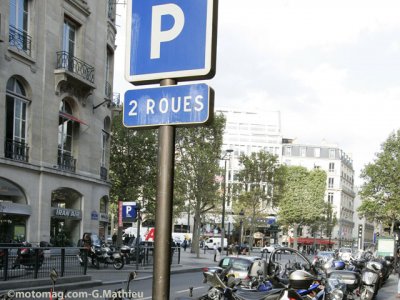 Parking moto à Paris : la galère