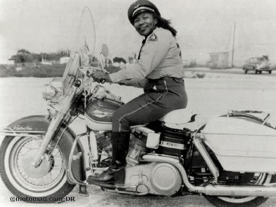 Motarde black au USA : 27 Harley