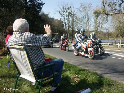 Défilé de motos sur les routes bretonnes