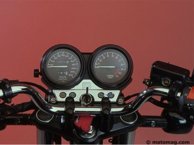 Honda CB 750 Seven Fifty : tableau de bord suffisant