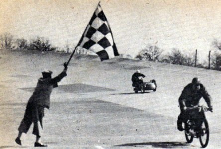 Histoire du Bol (1re part.) : drapeau à damiers de 1949