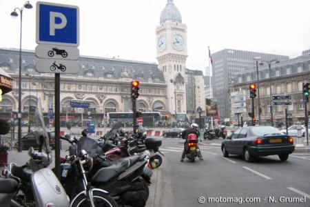 Stationnement moto : un marché juteux