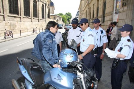 Contrôle de police à Paris : le premier attrapé