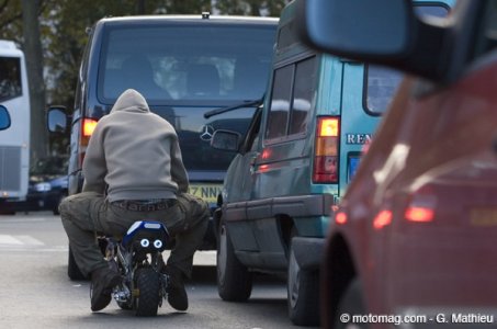mini moto : Pocket dans la rue