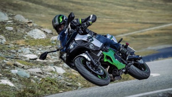 Kawasaki dévoile sa moto hybride : la Ninja 7 Hybrid {JPEG}