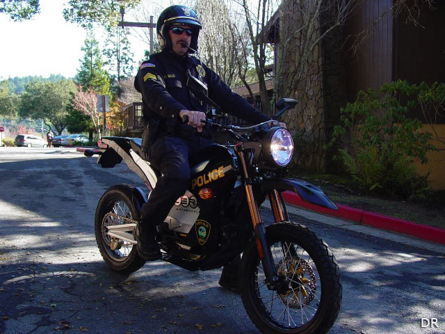 Etats-Unis : la police roule à moto électrique