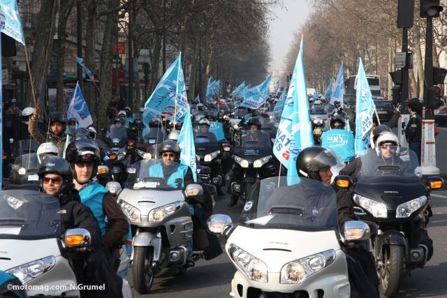 Paris : manifestation des moto-taxis le 21 mars
