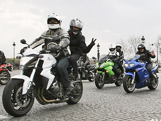 Contre l'interdiction des motos en ville : action (...)