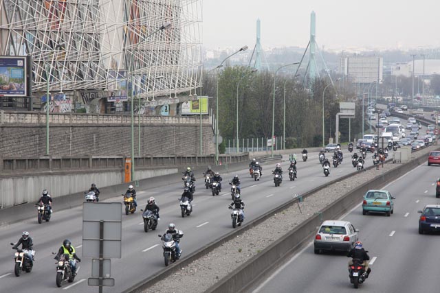Interdiction des deux-roues en ville : la ministre (...)