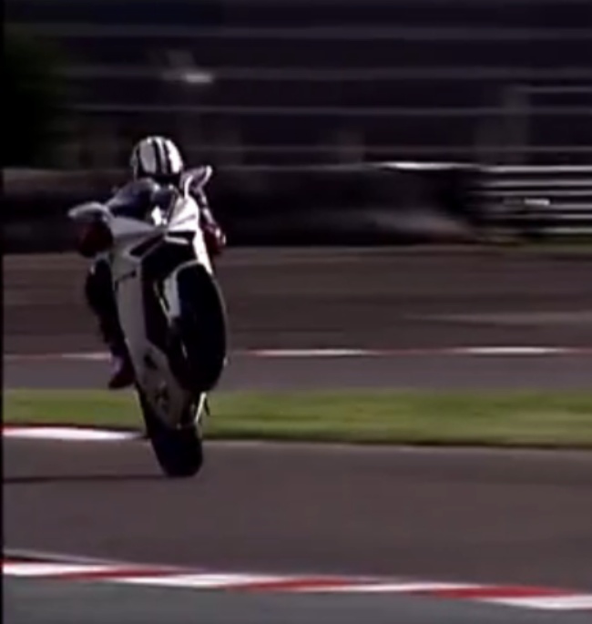 MV Agusta : la première vidéo de la F4 1000 RR (...)