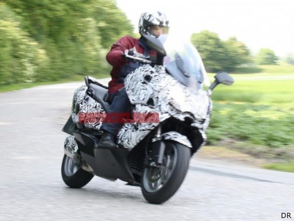 Photo volée : le maxi-scooter BMW sur les routes (...)
