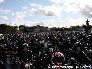 La FFMC mobilise en masse à Paris malgré le déluge