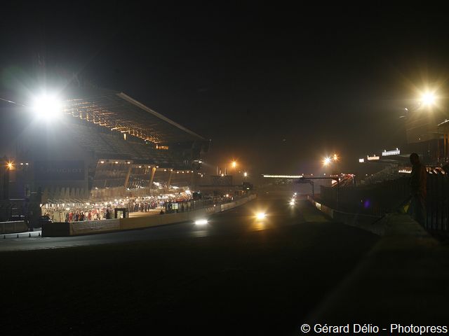 24H du Mans, minuit : le statu quo en tête, malgré la (...)
