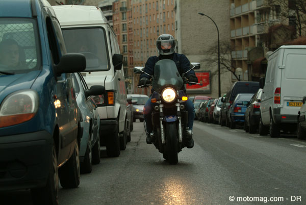 Remonter les files en moto sans risque