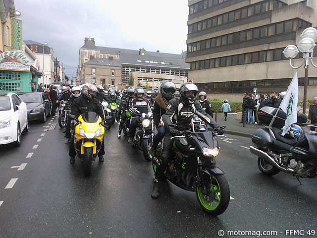 Cholet : les motards manifestent contre le stationnement