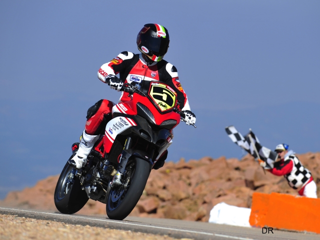 Vidéo : la Pikes Peak en moins de 10 minutes