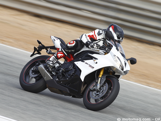 Triumph 675 Daytona R : elle domine !