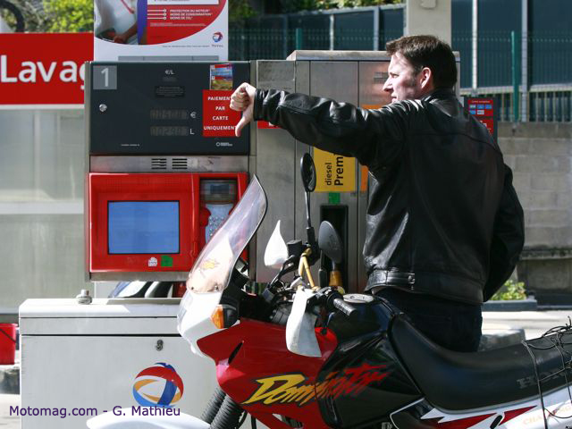 Record : l'essence sans plomb 95 à 2,05 € à Paris (...)