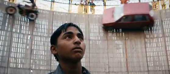 Clip : Django Django met le mur de la mort en musique (...)