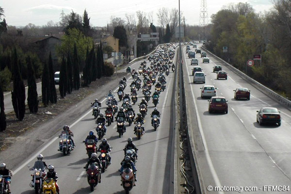 Abaissement de la vitesse : manifestation à Villars (42) (...)