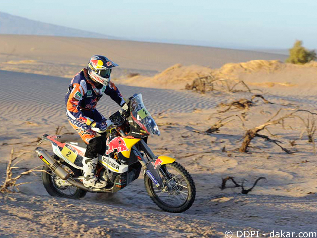 Dakar 2014 : Marc Coma s'en sort dans la tourmente (...)