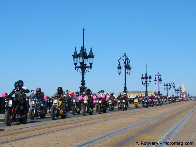 Toutes en moto : 750 motardes à Bordeaux