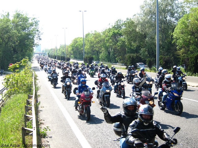 Manifestation FFMC à Marseille : 500 motards haussent le (...)