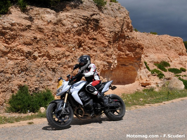 Tunisian Moto Tour (jour 2) : Julien Toniutti et (...)