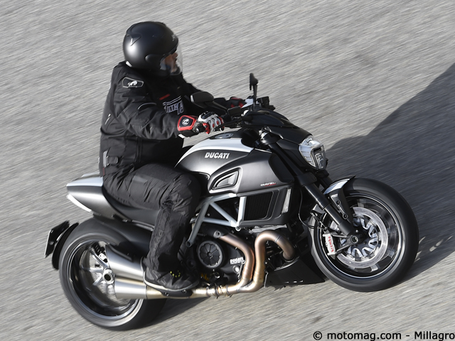 Ducati 1200 Diavel Carbon : sulfureuse mais… urbaine