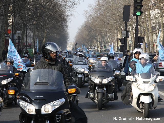 Paris : manifestation des moto-taxis le 15 mai
