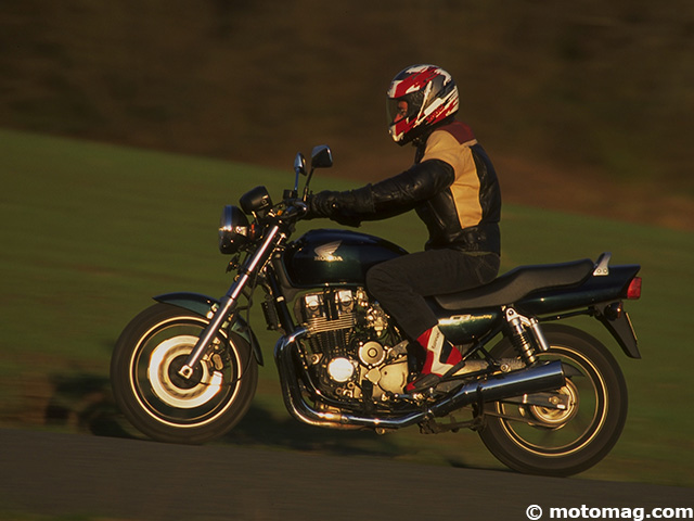 Honda 750 Seven Fifty (1991-2003) : basique mais (...)