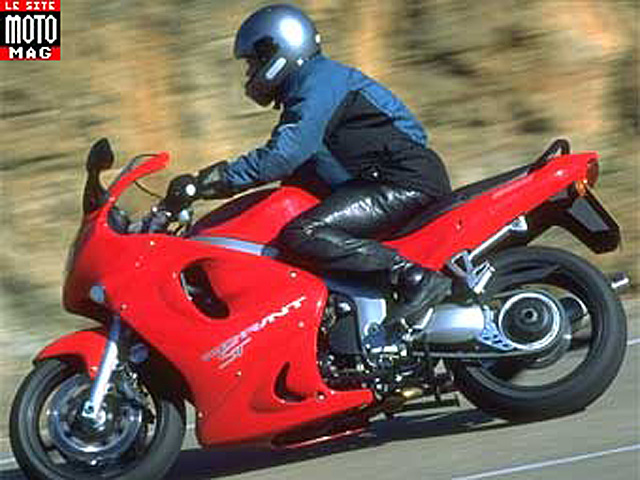 Triumph 955 Sprint ST