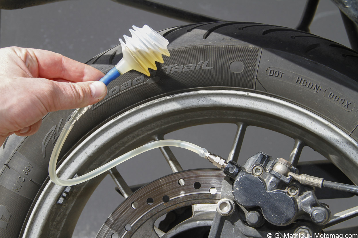 Soupape de purge de freinage moto Stahlbus : un système