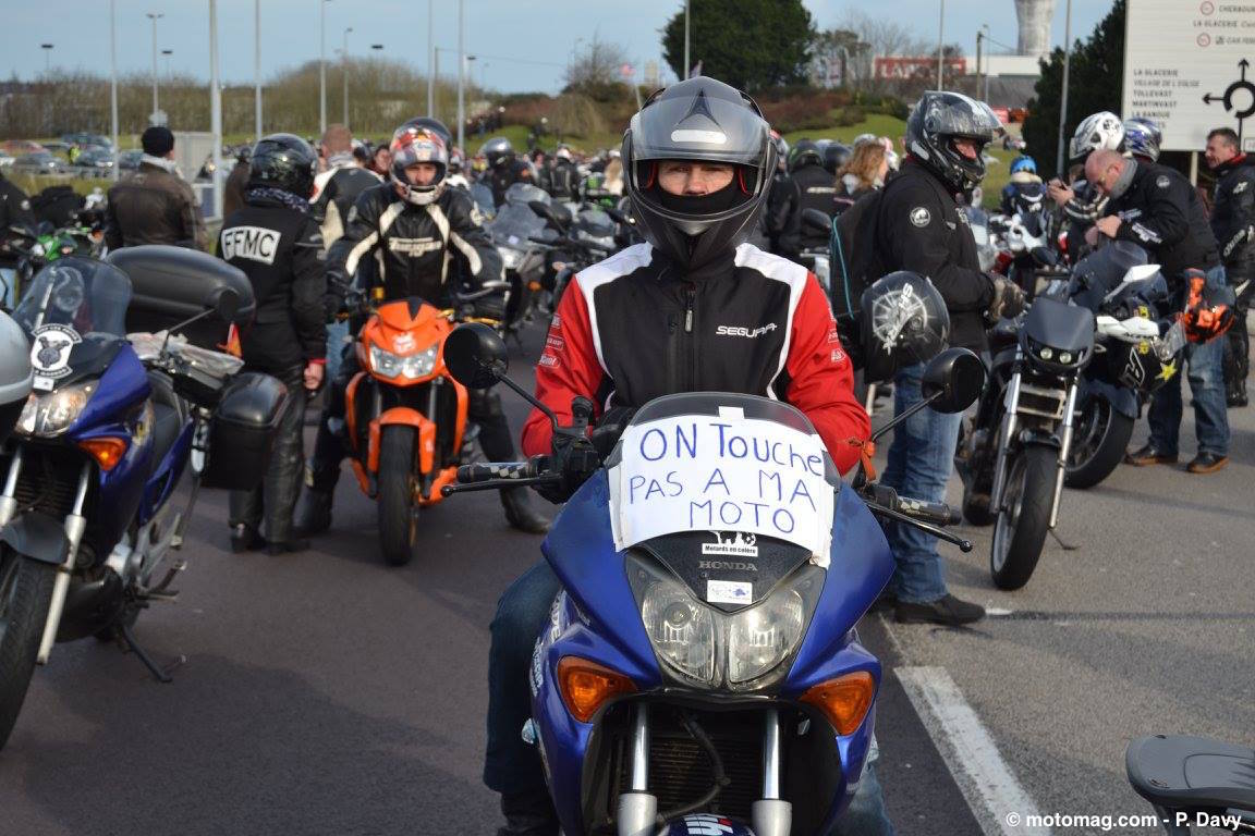 Manifestation : 1 000 motards disent non au contrôle (...)