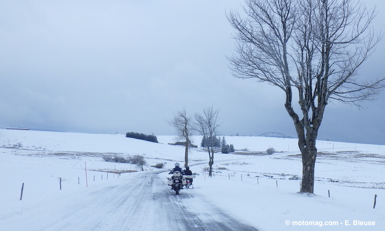Concentration hivernale moto à Bournan (37)